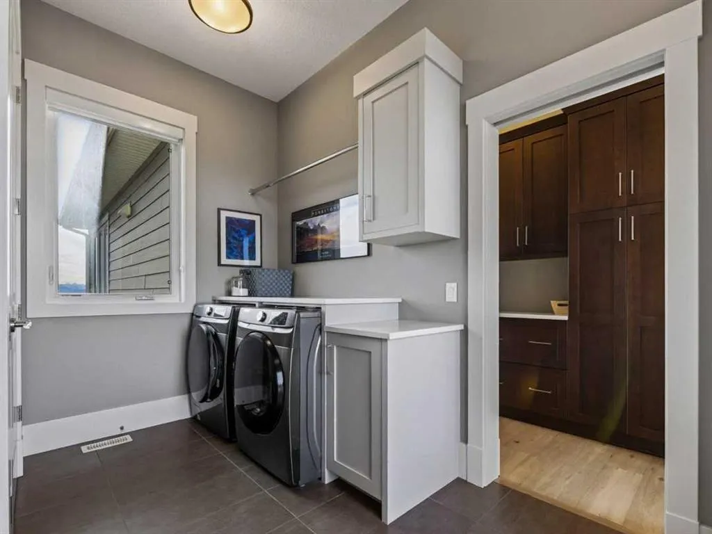 260169 Mountain Ridge Place
