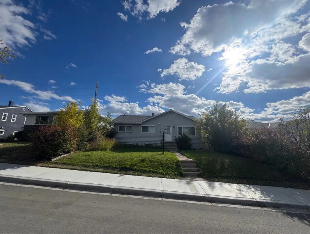 311 33 Avenue NE