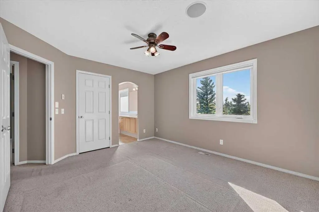254 Panamount Close NW