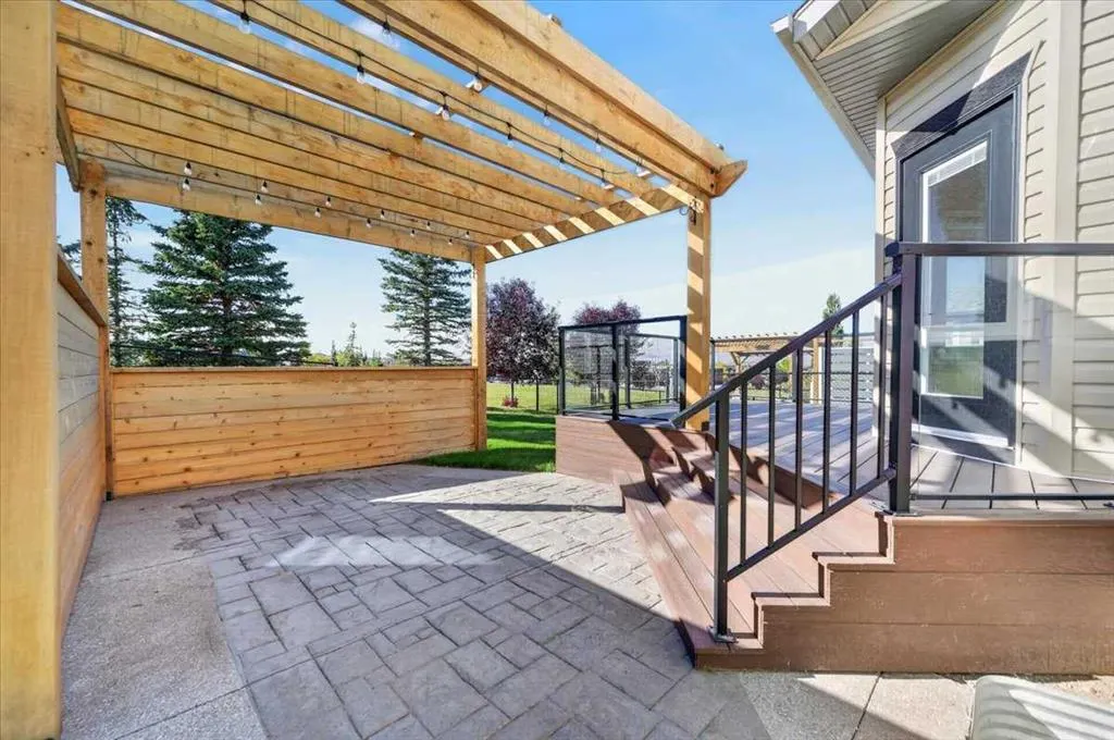254 Panamount Close NW
