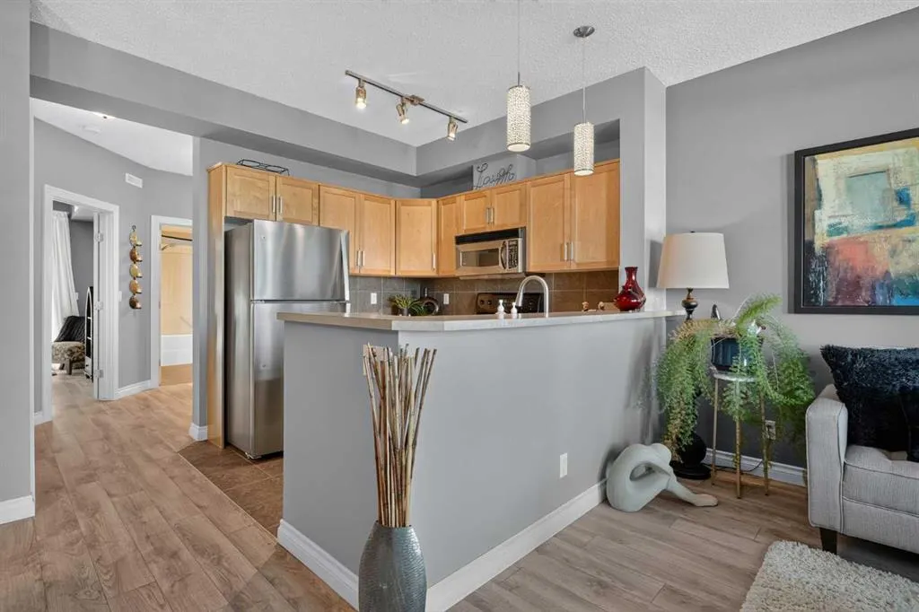 140 Rockyledge View NW #2