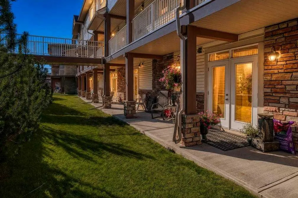 140 Rockyledge View NW #2