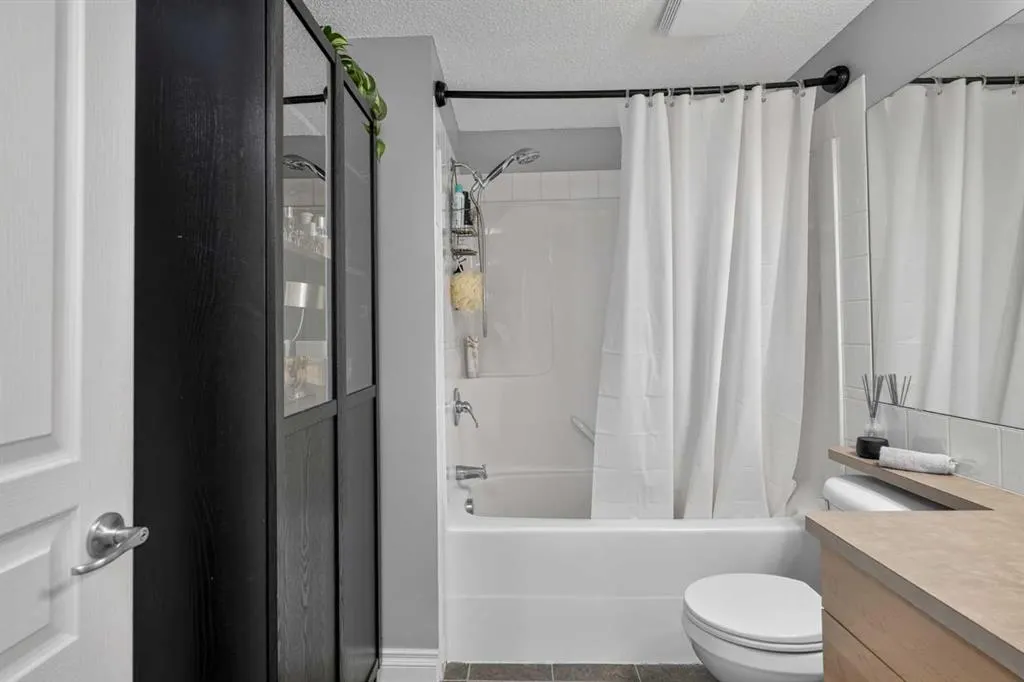 140 Rockyledge View NW #2