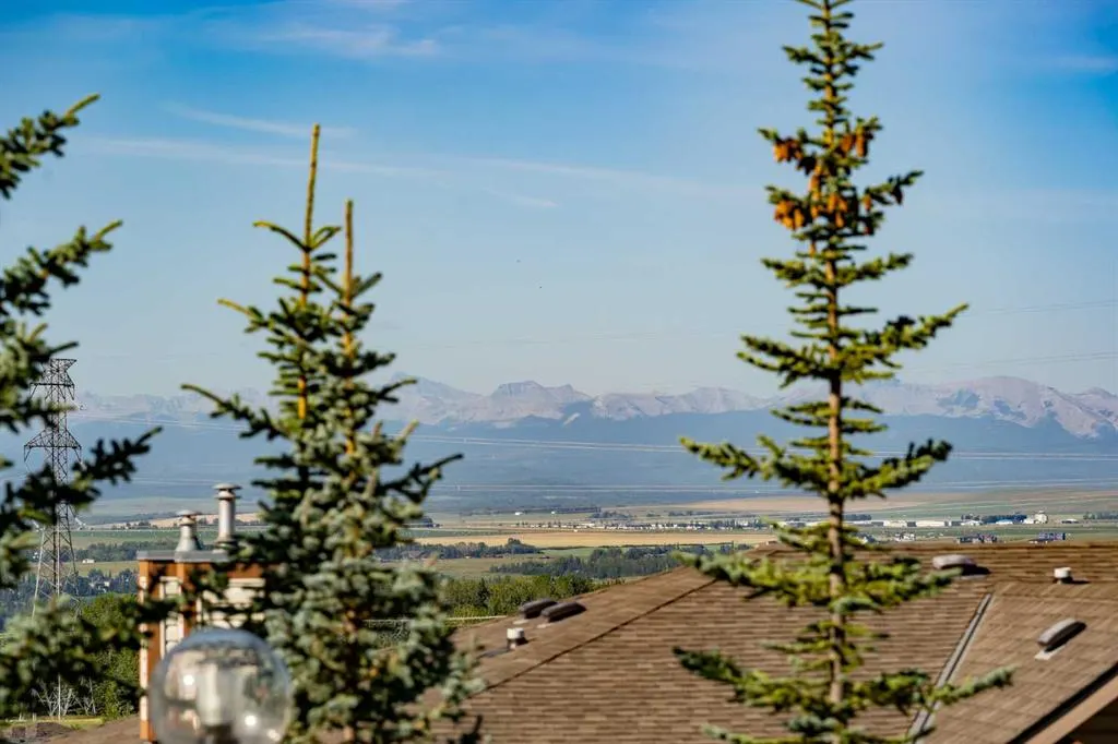 140 Rockyledge View NW #2