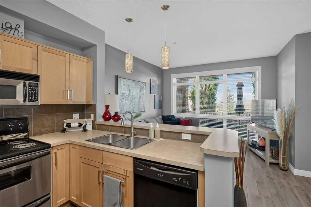 140 Rockyledge View NW #2