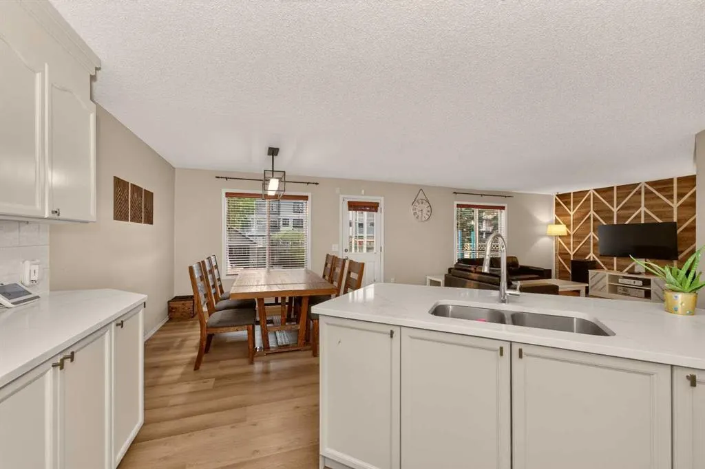 137 Douglas Glen Manor SE