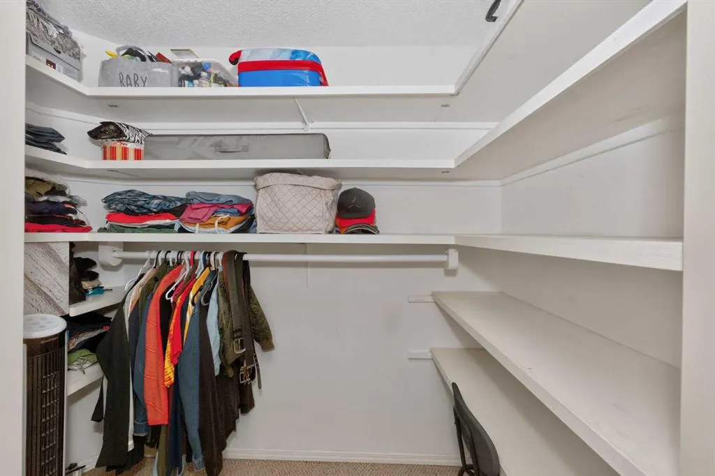137 Douglas Glen Manor SE