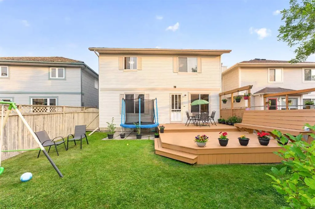 137 Douglas Glen Manor SE