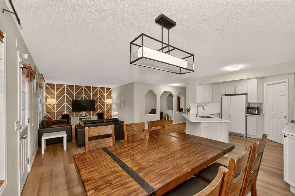 137 Douglas Glen Manor SE