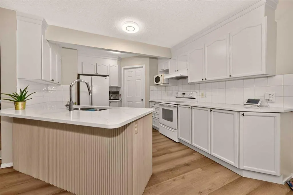 137 Douglas Glen Manor SE