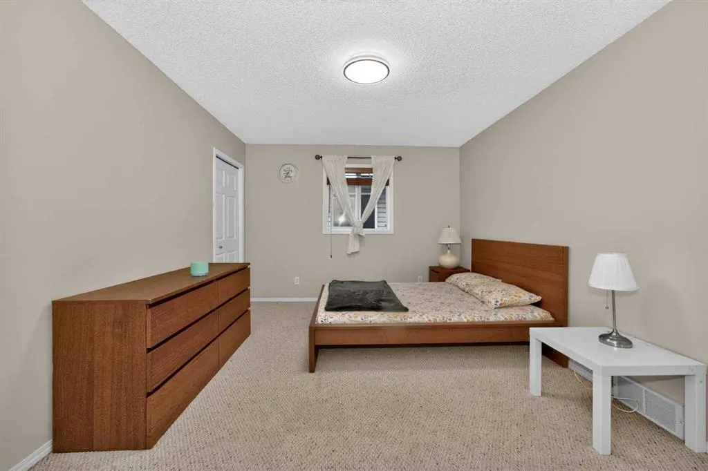 137 Douglas Glen Manor SE