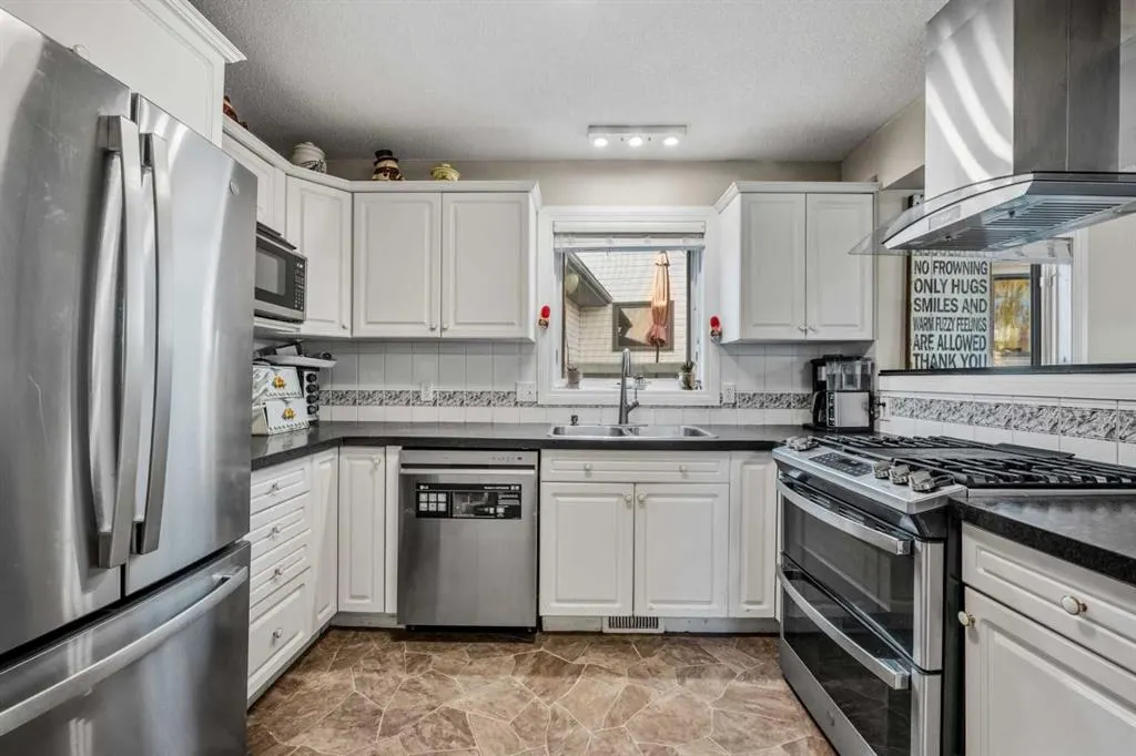 25 Sheep River Drive