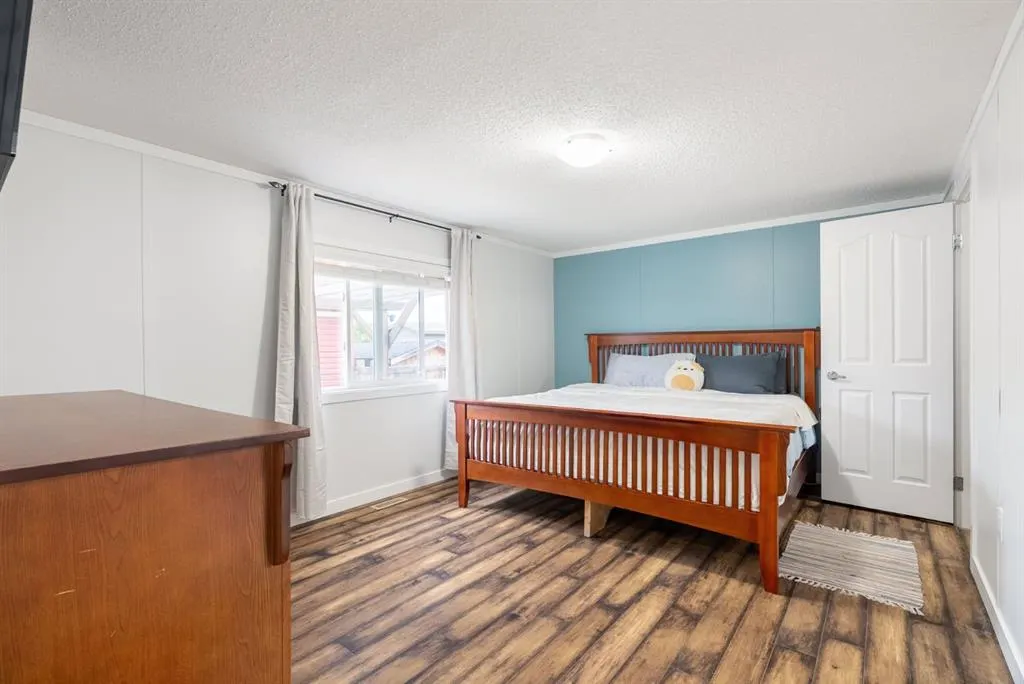 224 Clausen Crescent