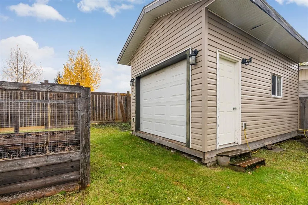 224 Clausen Crescent