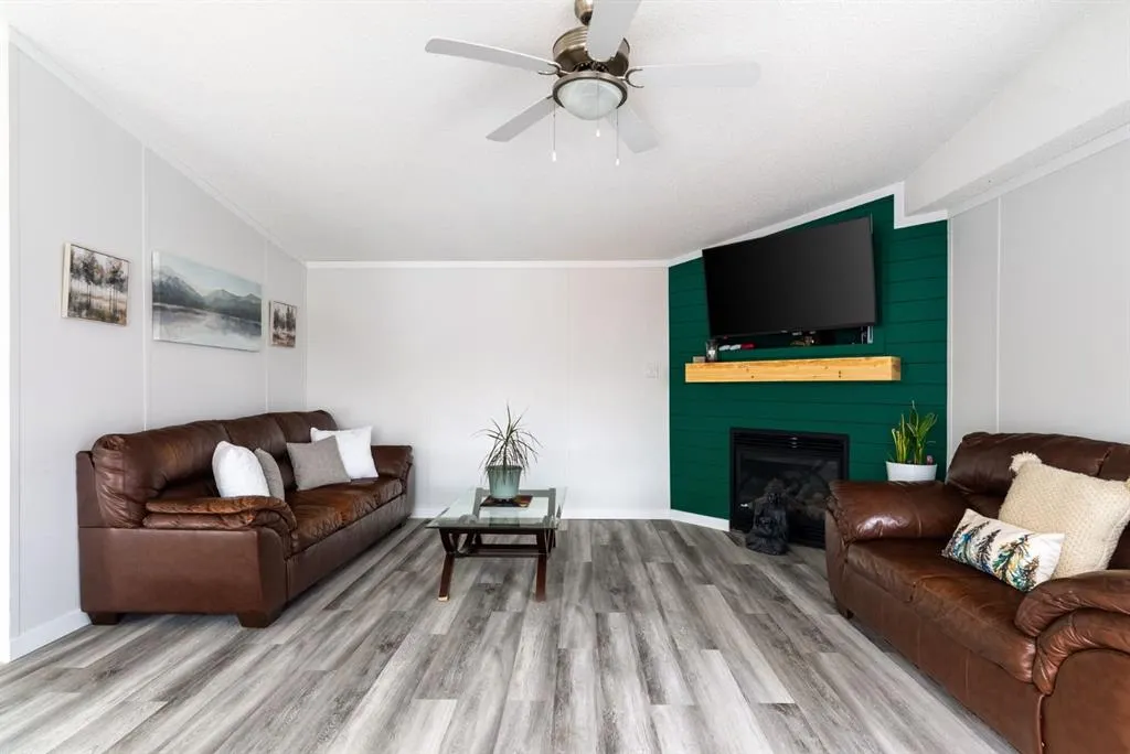224 Clausen Crescent