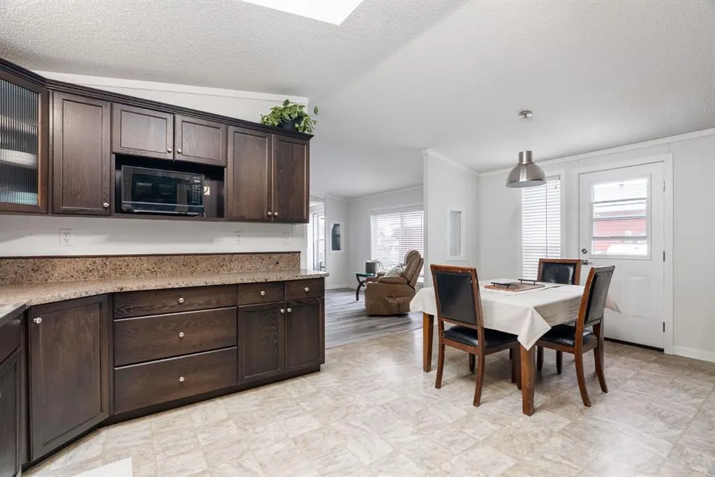 224 Clausen Crescent