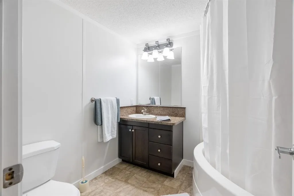 224 Clausen Crescent