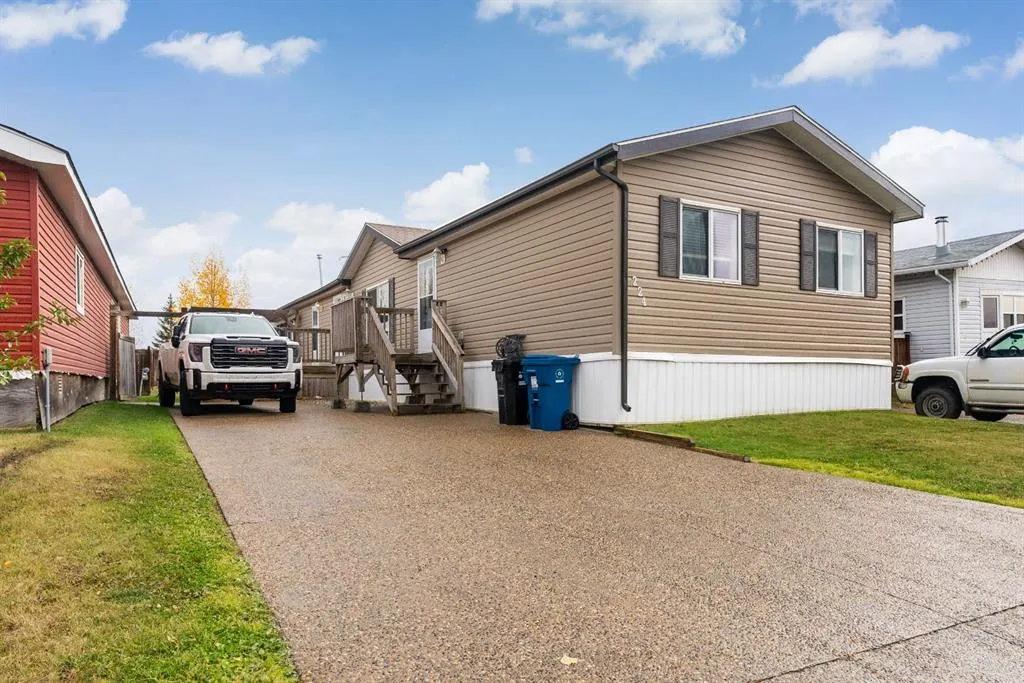 224 Clausen Crescent