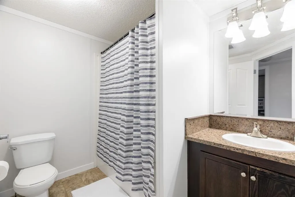224 Clausen Crescent