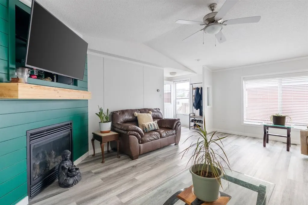 224 Clausen Crescent