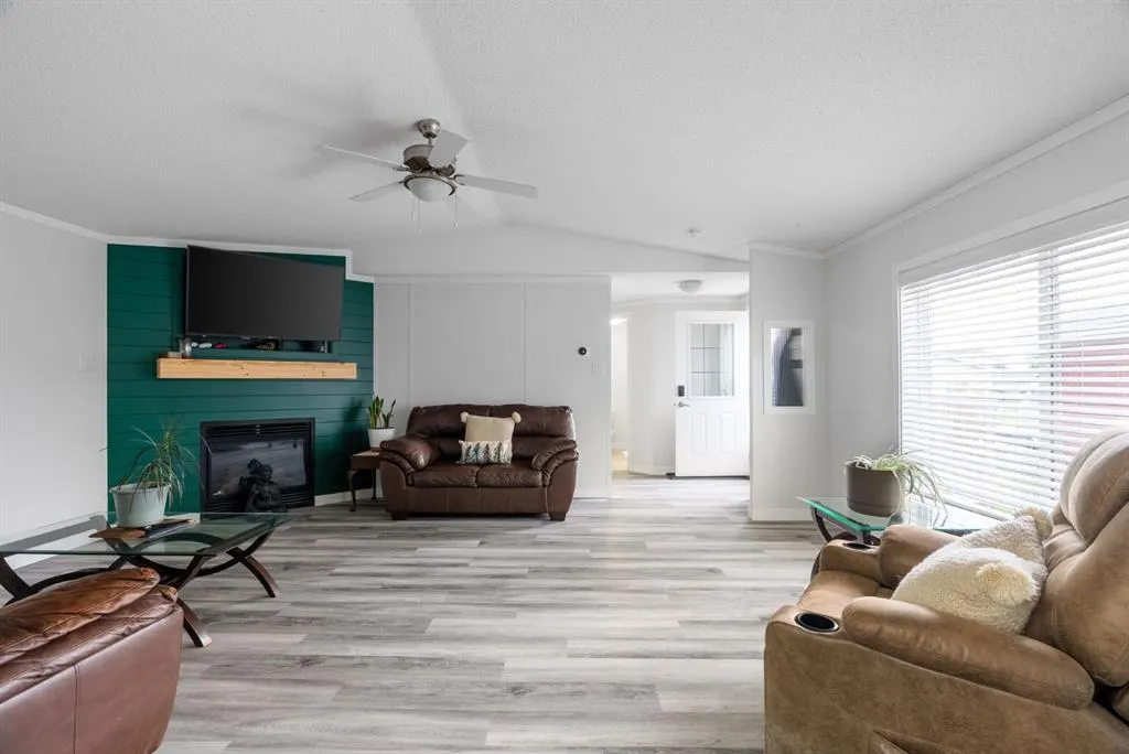 224 Clausen Crescent