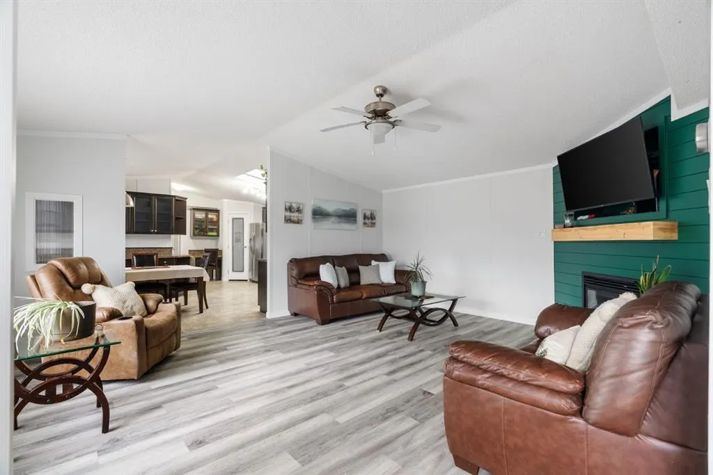 224 Clausen Crescent