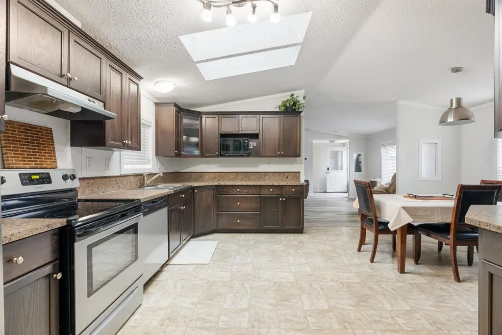 224 Clausen Crescent