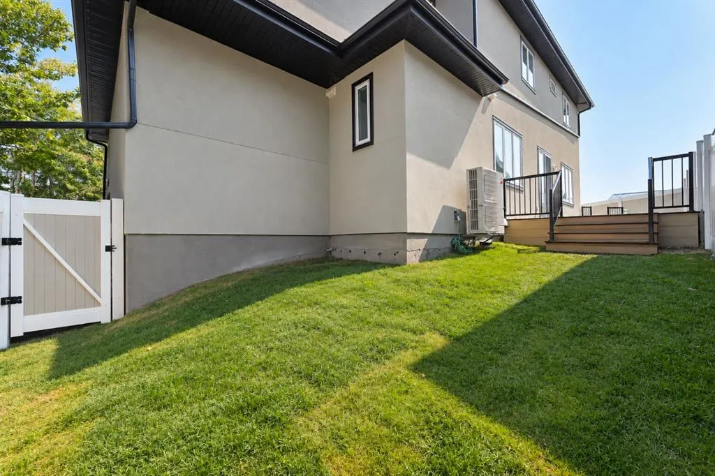 105 Rockhaven Green NW
