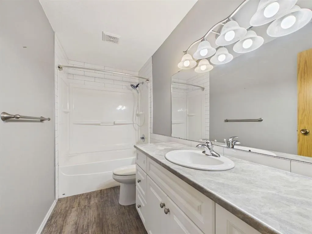 4 Manning Street #B