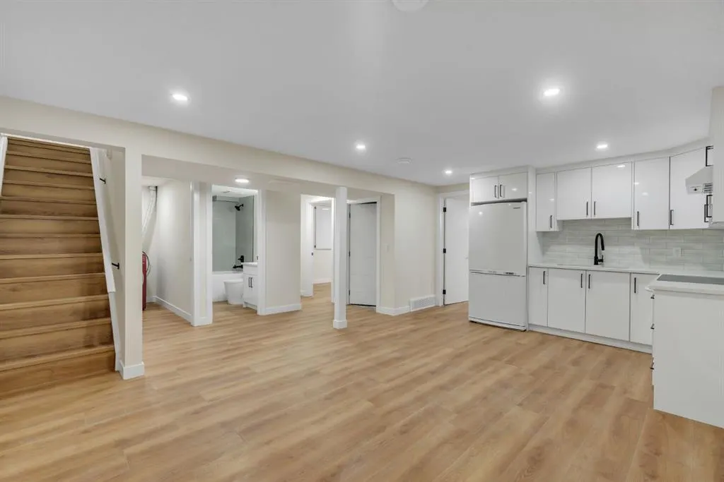 4112 13 Avenue NE