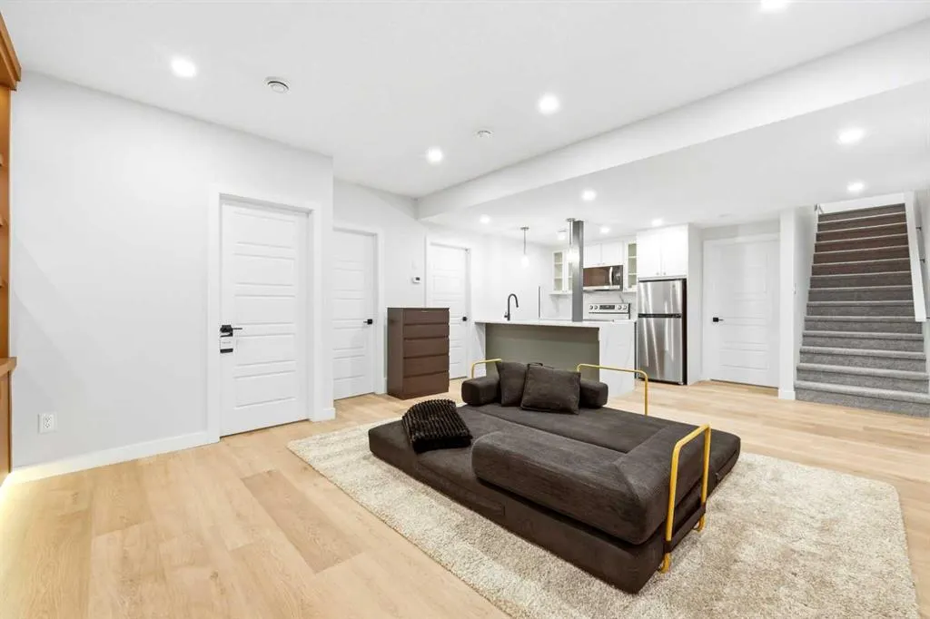 251 Creekside Way SW
