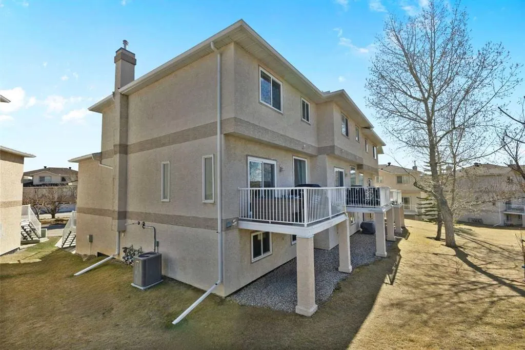 82 Country Hills Gardens NW