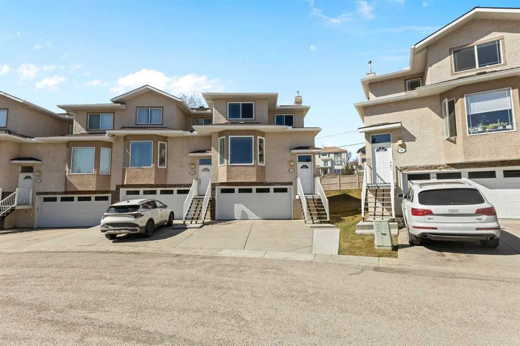 82 Country Hills Gardens NW