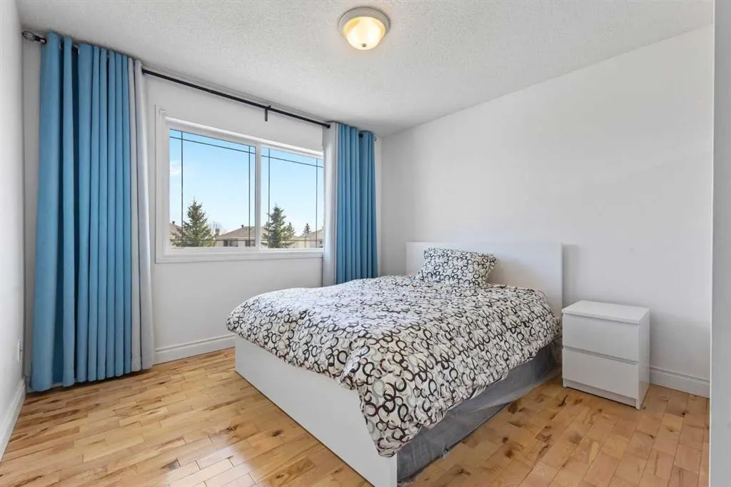 82 Country Hills Gardens NW
