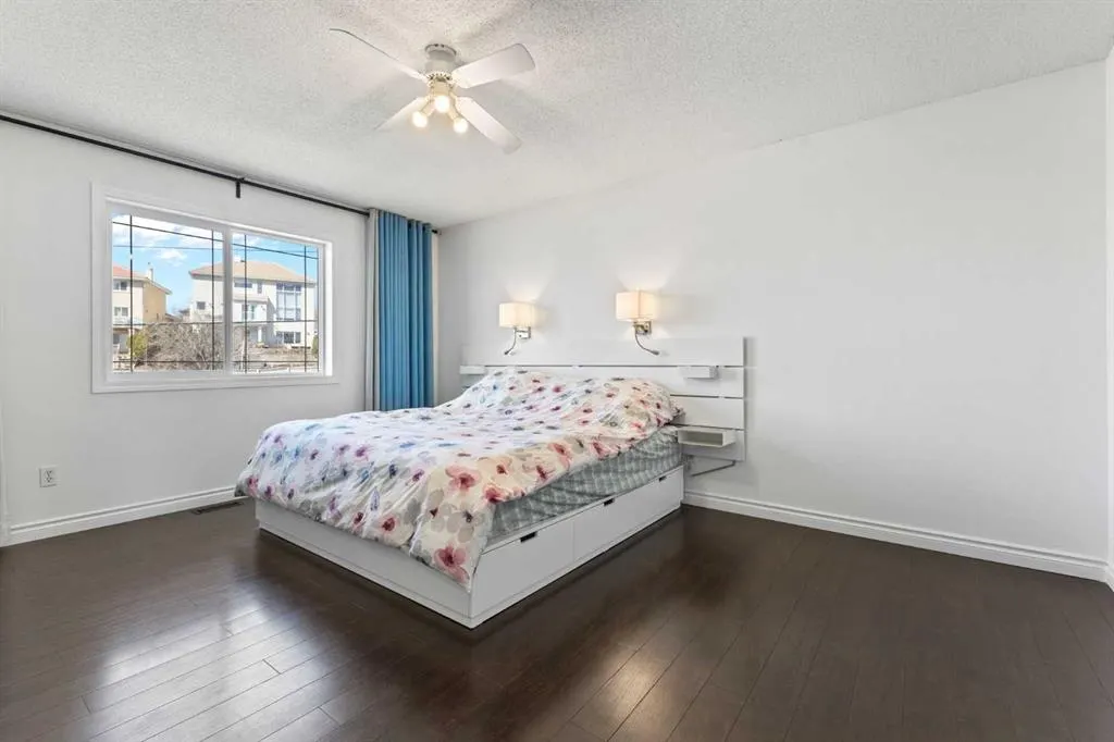 82 Country Hills Gardens NW