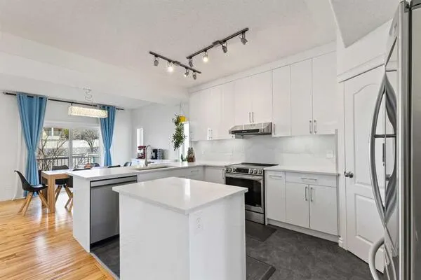 82 Country Hills Gardens NW