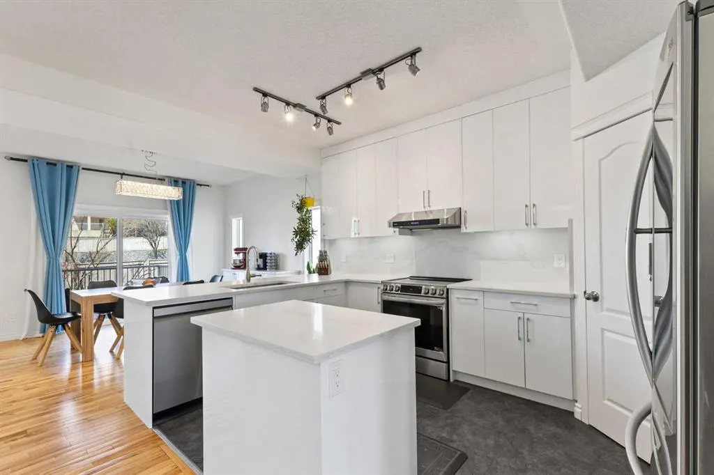 82 Country Hills Gardens NW