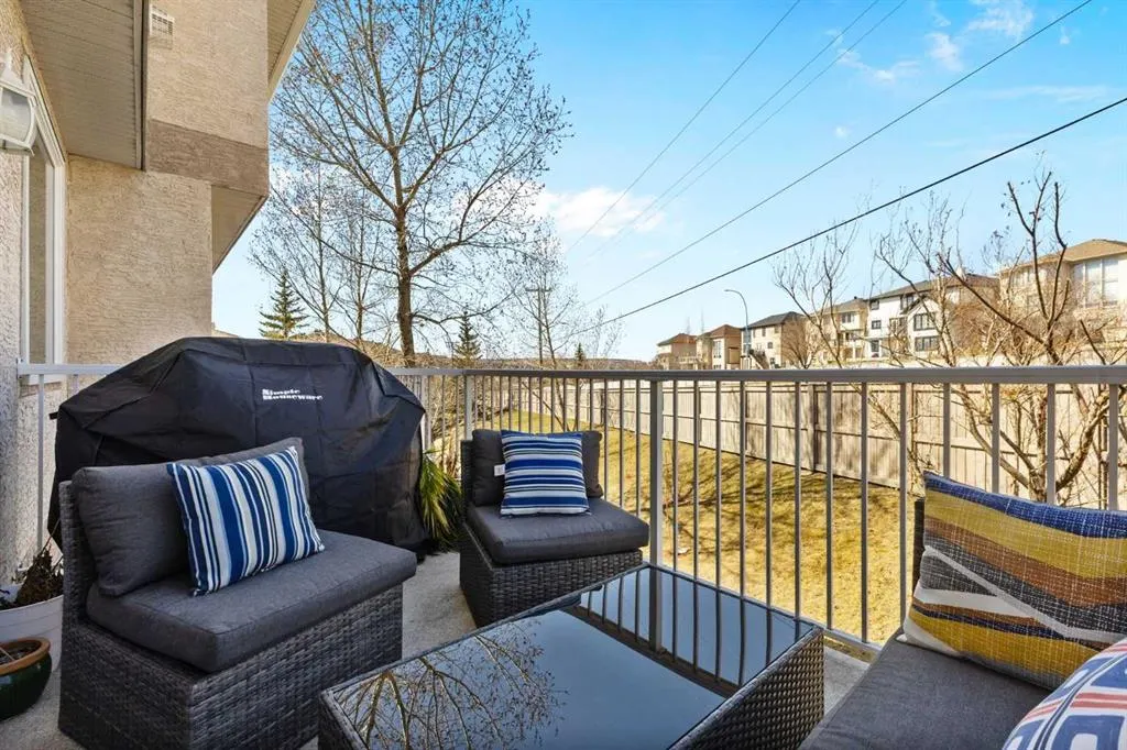 82 Country Hills Gardens NW