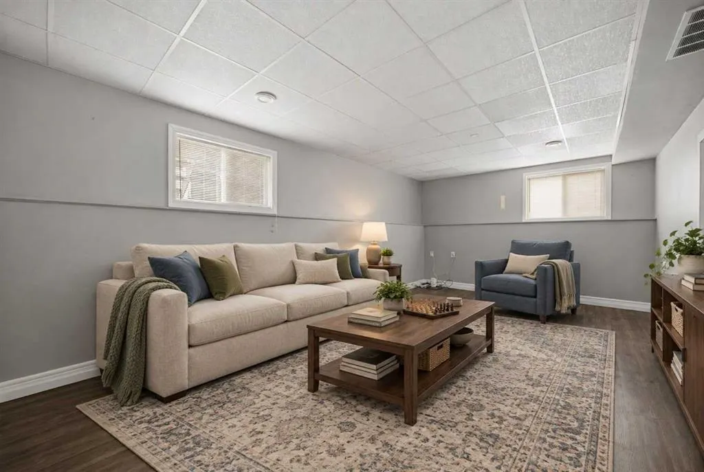 213 Coyote Crescent