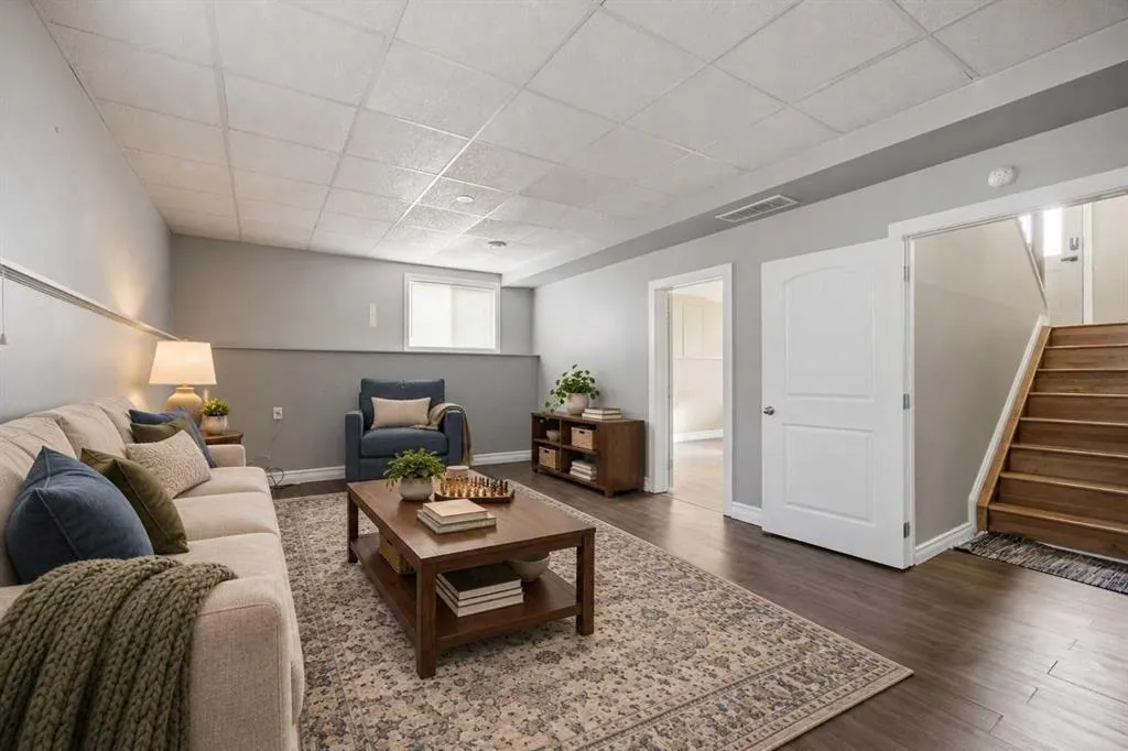 213 Coyote Crescent
