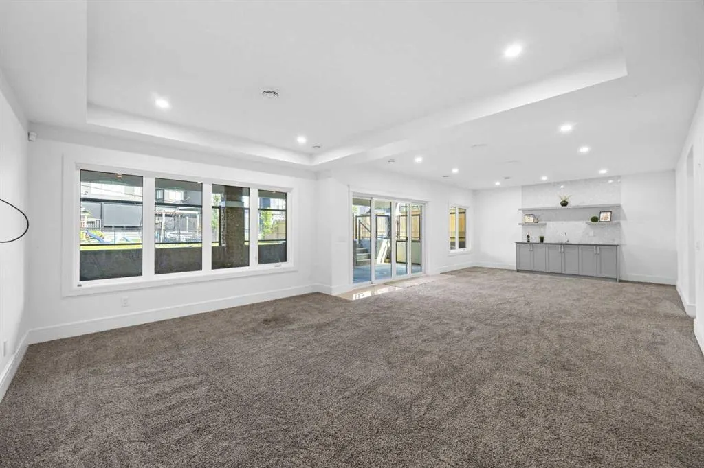 351 Marina Landing SE