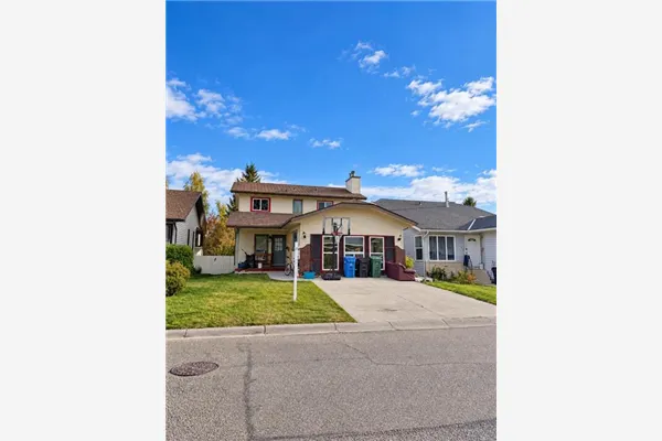 180 Hawkhill Way NW
