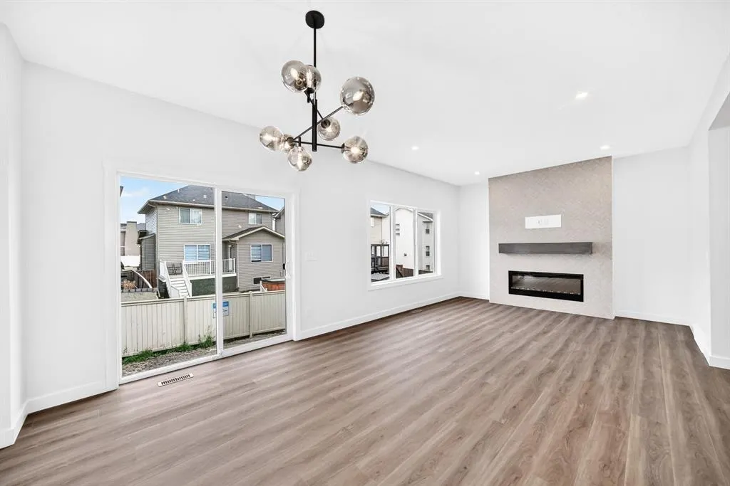 1359 Bayview Crescent SW