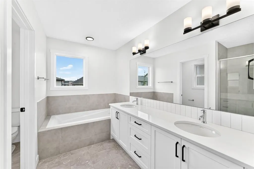 1359 Bayview Crescent SW