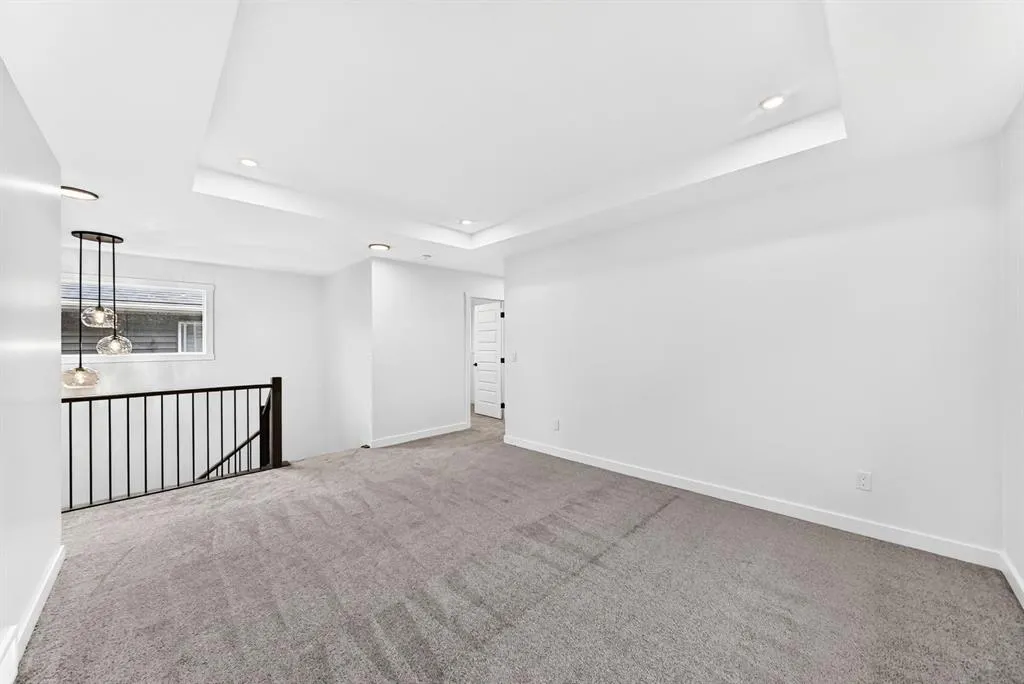 1359 Bayview Crescent SW