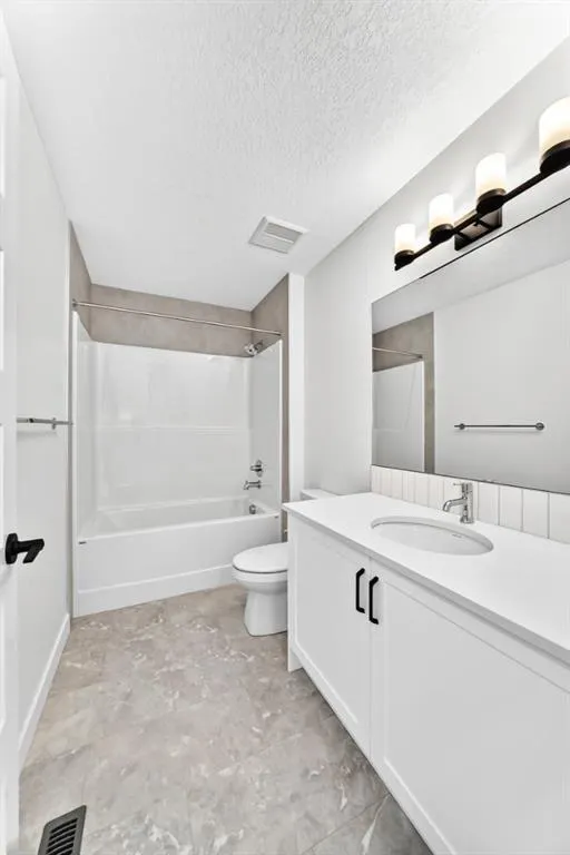 1359 Bayview Crescent SW