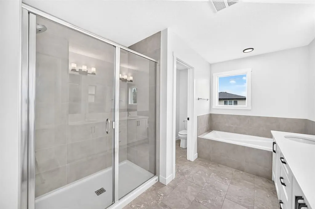 1359 Bayview Crescent SW