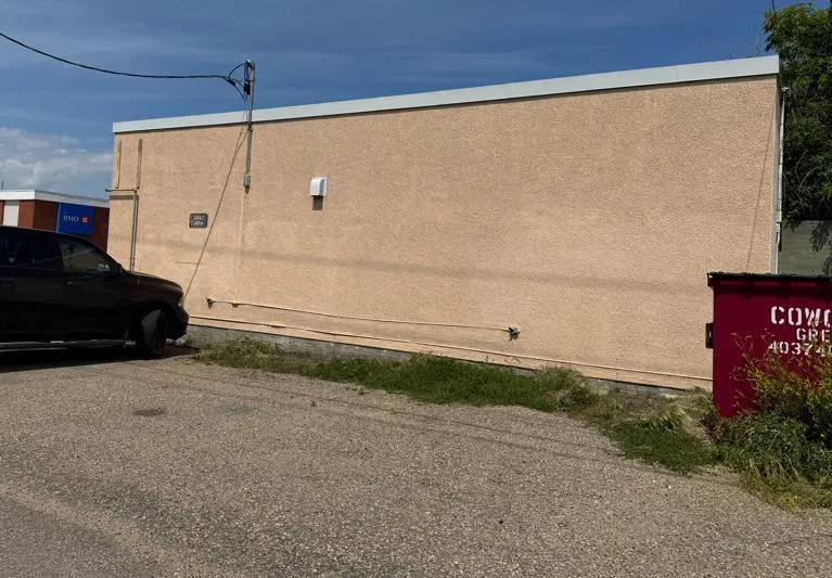 5033 50ave
