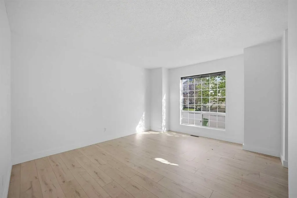 11 Coventry Lane NE
