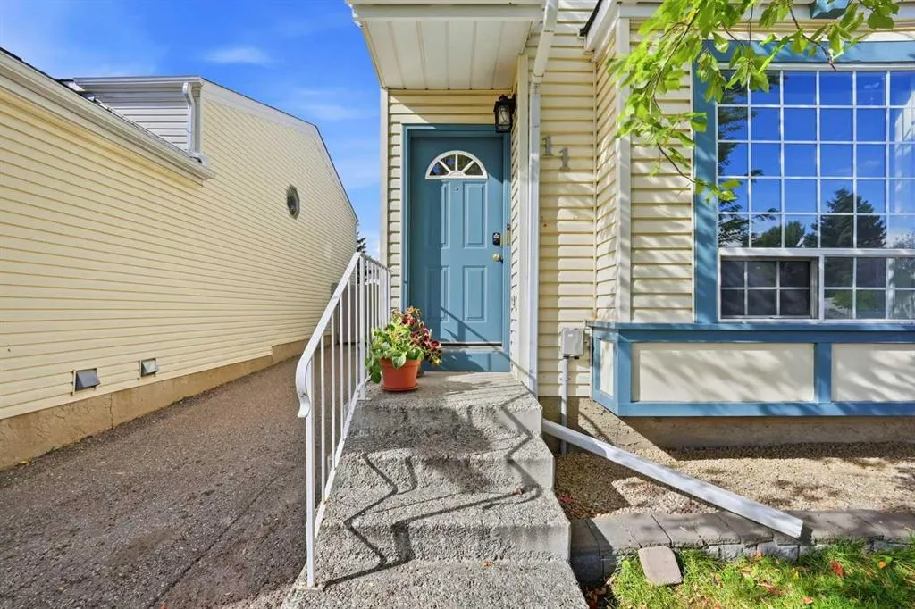 11 Coventry Lane NE